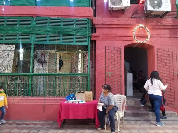 ফি বছর এখানে ভিড় করেন শহরের মানুষ।  পার্ক স্ট্রিট, সেন্ট পলস, ক্যাথিড্রালেও মতোই এই বো-ব্যারাকও শহুরে বাসিন্দাদের অন্যতম ডেস্টিনেশন বড়দিনের মরসুমে।