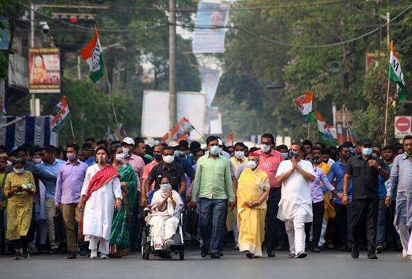 West Bengal Elections: West Bengal Chief Minister & Trinamool Congress (TMC) Supremo Mamata Banerjee with Actress and Samajwadi Party MP Jaya Bachchan participated in a massive road show. She stopped the BJP juggernaut on her own and became one of the iconic moments of 2021. (Image: Getty Images)