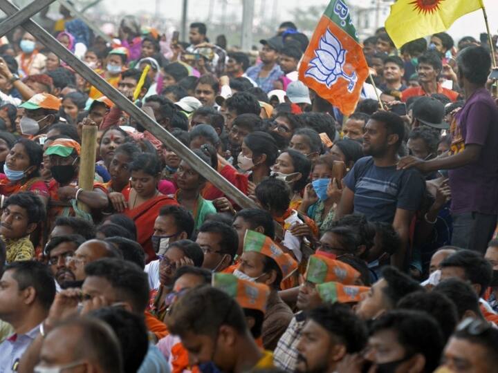 Ban Election Rallies In uttar pradesh High Court Urges Poll Body PM Over Omicron ANN Omicron: कोरोना की तीसरी लहर की आशंका, इलाहाबाद HC की PM और CEC से चुनाव टालने की अपील, कहा- रैलियों में भीड़ पर लगाएं रोक