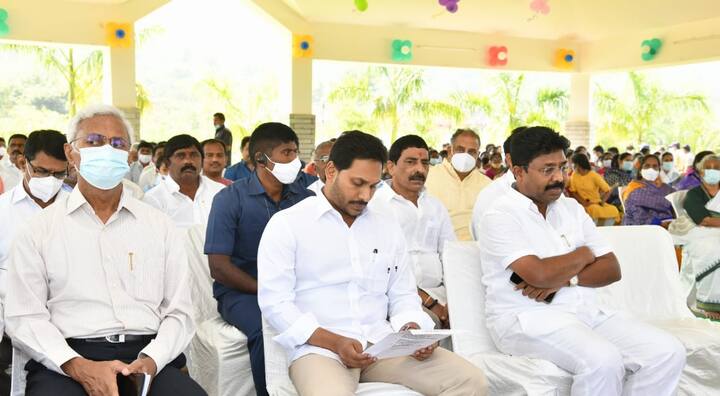 నెమళ్ల పార్కులో క్రిస్మస్ వేడుకల్లో పాల్గొన్న సీఎం జగన్
