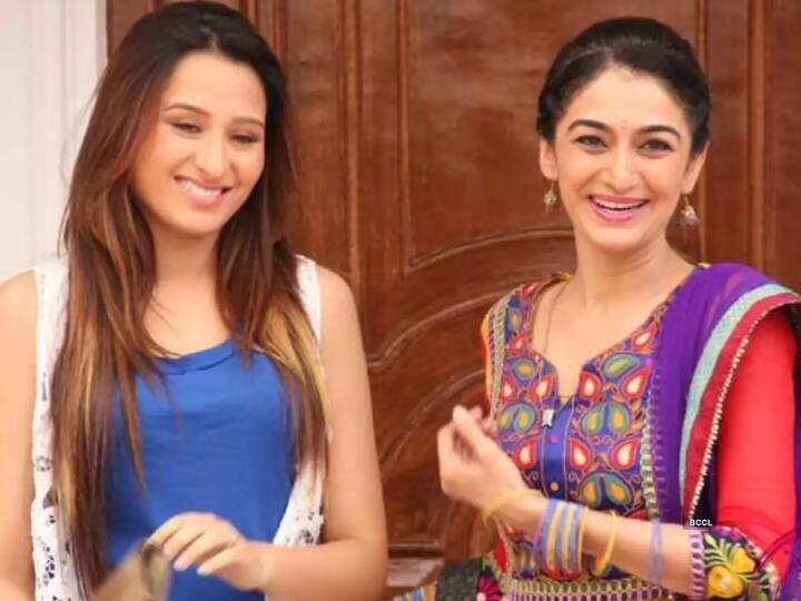 पंजाबी एक्ट्रेस माहिरा शर्मा (Mahira Sharma) भी ‘तारक मेहता का उलटा चश्मा’ के एक एपिसोड में नजर आ चुकी हैं. बिग बॉस 13 में नजर आईं माहिरा सीरियल में तारक मेहता की छोटी बहन अंजलि के किरदार में नजर आई थीं.