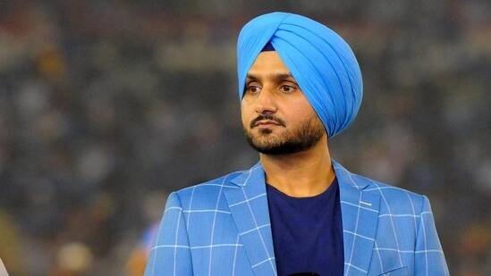 Punjab Elections 2022: Harbhajan Singh's Retirement On Elections In Punjab… Is He Going To Start Political innings? Punjab Elections 2022 : ਪੰਜਾਬ 'ਚ ਚੋਣਾਂ ਤੇ ਹਰਭਜਨ ਸਿੰਘ ਦਾ ਸੰਨਿਆਸ… ਕੀ ਰਾਜਨੀਤਕ ਪਾਰੀ ਸ਼ੁਰੂ ਕਰਨ ਜਾ ਰਹੇ ਨੇ ਭੱਜੀ?