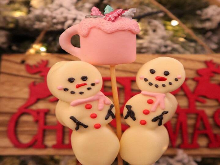 Christmas 2021 Know about the easy Christmas marshmallow pop Recipe specially for christmas Merry Christmas 2021: क्रिसमस के खास मौके पर बच्चों के लिए बनाएं क्रिसमस मार्शमैलो पॉप, ये है इसकी आसान रेसिपी