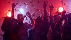 कोरोना नियमों का उल्लघन करने पर दिल्ली में रेस्टोरेंट सील