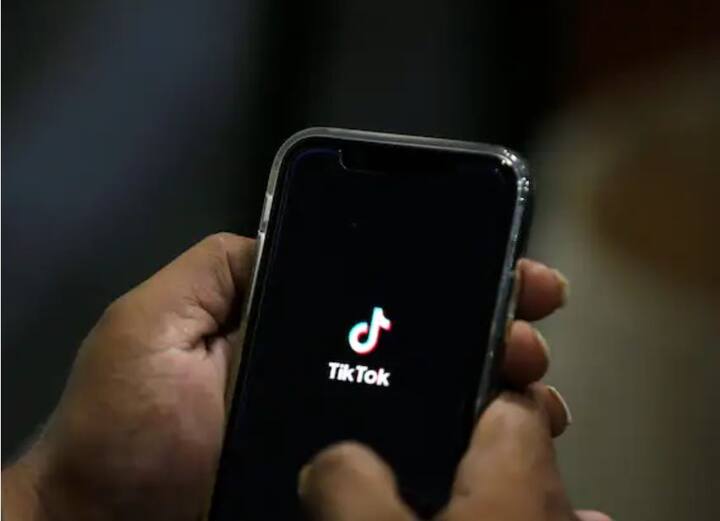 TikTok.com:ভারতে নিষিদ্ধ করা হয়েছে এই অ্যাপ। যদিও TikTok দাবি করেছে, মাসে ১ বিলিয়ন সক্রিয় ইউজার ছিল এই   অ্যাপের। ByteDance এর মালিকানাধীন এই অ্যাপ বিশ্বের বিভিন্ন জায়গা থেকে প্রচুর ট্রাফিক পাচ্ছে। এই তালিকায় প্রথমে রয়েছে টিকটক।