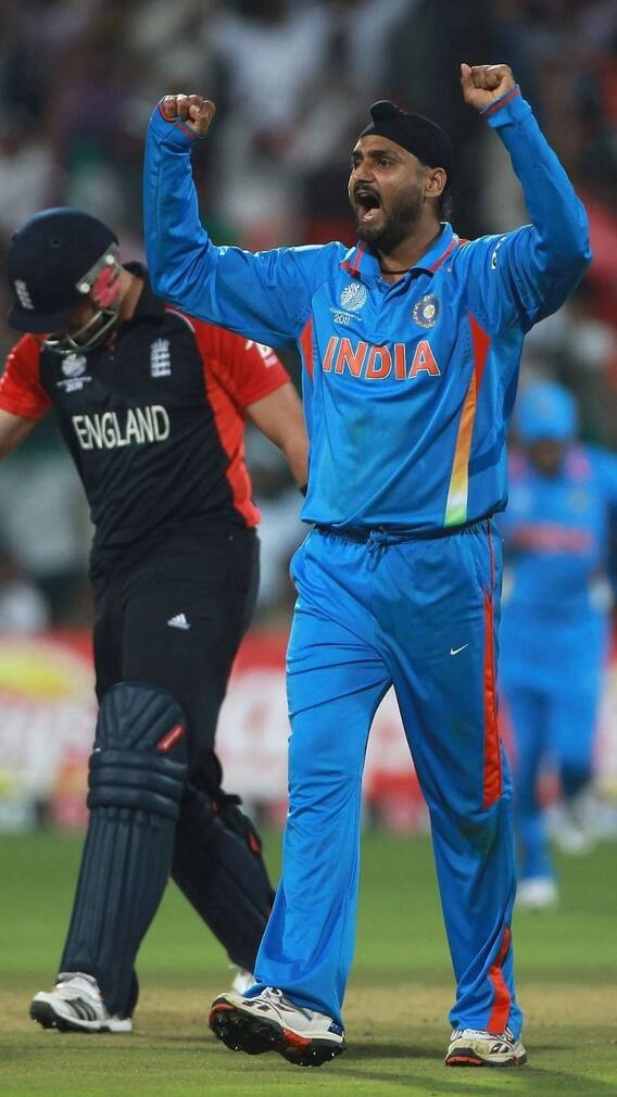 பஞ்சாப் சிங்கம் ஹர்பஜனின் 23 ஆண்டுகால கிரிக்கெட் பயணம் !