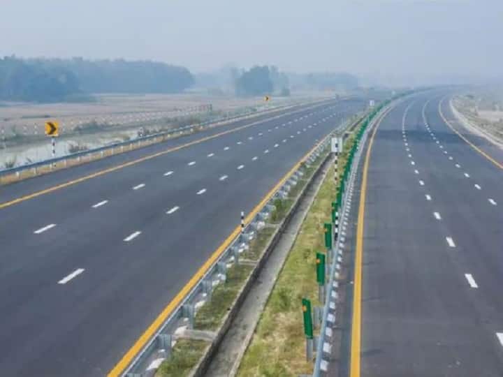 budget 2022 finance minister  Nirmala Sitharaman announced pm gati shakti master plan 2022 23 will be prepared for the expressway Budget 2022 : महामार्गांसंदर्भात मोठी घोषणा! रस्त्यांचा 25,000 किलोमीटरपर्यंत विस्तार; PM गतीशक्ति मास्टर प्लान