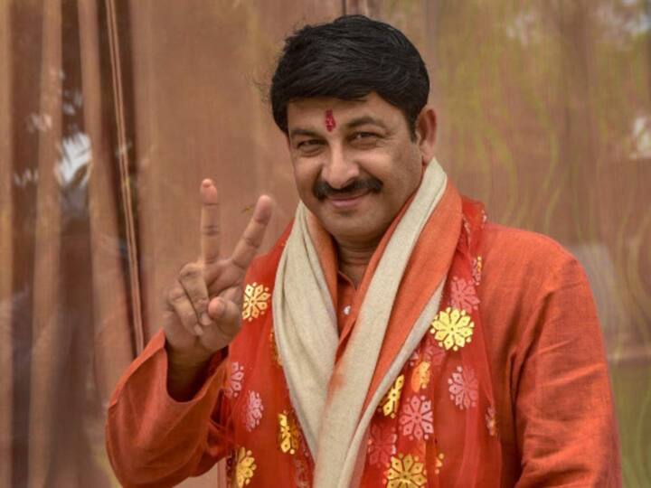 अपने मेहनत से मनोज ने आज सफलता का वो मुकाम हासिल कर लिया है जहां उनके पास एक नहीं कई लग्जरी कारें हैं. आपको बता दें कि साल 2019 लोकसभा चुनाव में उनके द्वारा दिए गए संपत्ति के ब्यौरा के अनुसार इस वक्त उनके पास कुल मिलाकर 24 करोड़ रुपये की संपत्ति है. जिसमें 8.5 करोड़ की चल संपत्ति और 15 करोड़ की अचल संपत्ति है, इतना ही नहीं मनोज तिवारी ने 1.36 करोड़ की देनदारी भी दर्शाई थी.