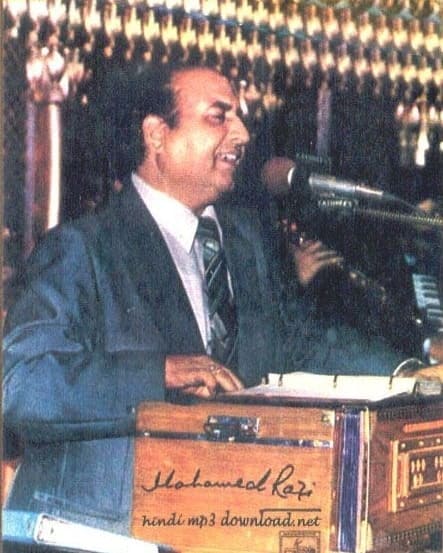 1944 साली नौशाद यांच्या संगीत दिग्दर्शनाखाली 'हिन्दुस्तान के हम है पहले आप के लिए गाया' हे पहिलं हिंदी गाणं गायलं आणि नंतर असंख्य गाण्यांमधून आपल्या आवाजातली जादू त्यांनी दाखवून दिली.  (photo:mohmmad_rafi_sahab/ig)