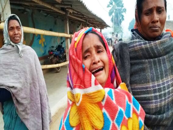 Bihar Crime: मुंगेर में नक्सलियों ने की मुखिया की हत्या, घर से 100 मीटर दूर ले गए, गांव की बिजली काटी, फिर उतारा मौत के घाट Bihar Crime: मुंगेर में नक्सलियों ने की मुखिया की हत्या, घर से 100 मीटर दूर ले गए, गांव की बिजली काटी, फिर उतारा मौत के घाट