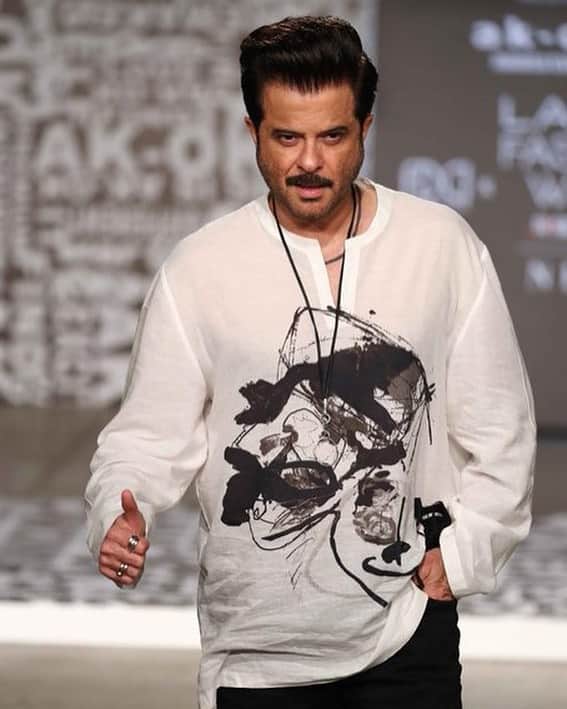 वर्कआऊट करतानाचे फोटो आणि व्हिडीओ सोशल मीडियावर शेअर करत असतात.(photo:anilskapoor/ig)