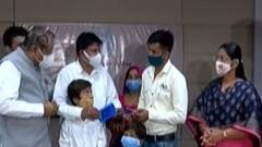 અમદાવાદઃ વેક્સિનનો બીજો ડોઝ લેનાર લકી ડ્રો વિનરને મળ્યો આઈફોન, જુઓ ગુજરાતી ન્યૂઝ