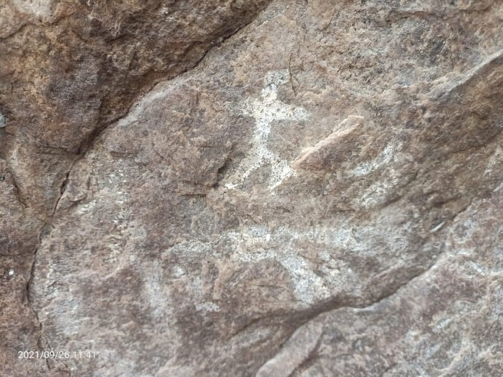 Archaeological evidence of stone age has been found in the Madurai district மதுரை அருகே கற்காலத்தை சேர்ந்த பாறை ஓவியங்கள் கண்டுபிடிப்பு