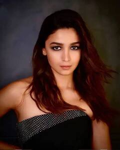 Alia Bhatt Photos: आलियाचा ग्लॅमरस लूक, चाहते घायाळ!