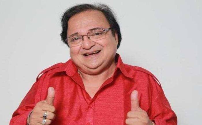 छोटे पर्दे का चर्चित नाम राकेश बेदी (Rakesh Bedi) भी कॉमेडी टीवी सीरियल तारक मेहता का उल्टा चश्मा में नजर आ चुके हैं. राकेश इस सीरियल में तारक मेहता बने शैलेश लोढ़ा (Shailesh Lodha) के बॉस की भूमिका में नजर आते हैं जो कि पेशे से एडिटर हैं.