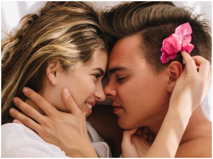 Surprising Health And Beauty Benefits Of Kissing Good For Love Relationship Stress Immunity And Face Health Tips: सिर्फ प्यार का इजहार नहीं है Kiss, सेहत को मिलते हैं कई फायदे