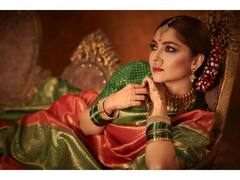Sonalee Kulkarni: अप्सरेच्या नऊवारी लूकवर चाहते घायाळ!