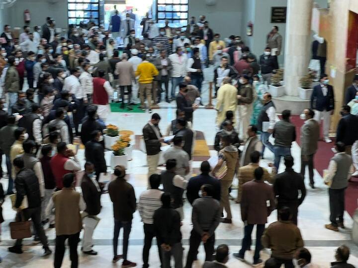 MP News: मध्य प्रदेश विधानसभा कार्यवाही के दौरान जमकर हगांमा, सदन अनिश्चितकाल के लिए स्थगित Madhya Pradesh assembly proceedings adjourned indefinitely due to fierce uproar ANN MP News: मध्य प्रदेश विधानसभा कार्यवाही के दौरान जमकर हगांमा, सदन अनिश्चितकाल के लिए स्थगित