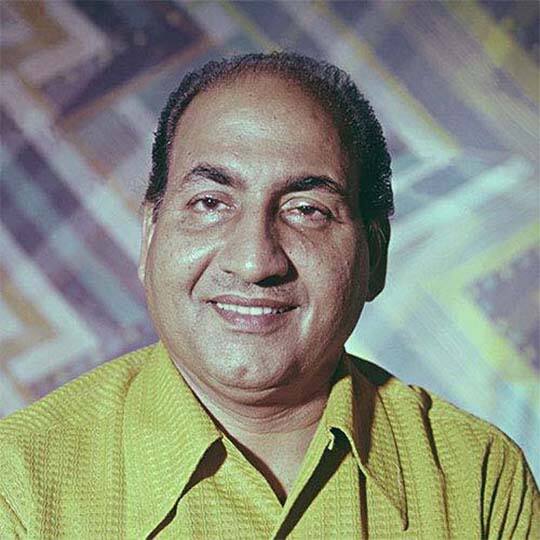 1944 साली नौशाद यांच्या संगीत दिग्दर्शनाखाली 'हिन्दुस्तान के हम है पहले आप के लिए गाया' हे पहिलं हिंदी गाणं गायलं आणि नंतर असंख्य गाण्यांमधून आपल्या आवाजातली जादू त्यांनी दाखवून दिली.(PHOTO:@BollyMemories/Twitter)