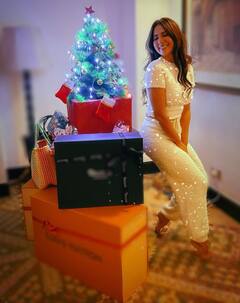 Kim Sharma-Leander Paes’ Christmas  Holiday PICS Are All About Love