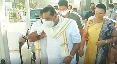 Srilanka PM Visit Tirumala : సతీసమేతంగా స్వామి వారిని దర్శించుకున్న రాజపక్సే దంపతులు