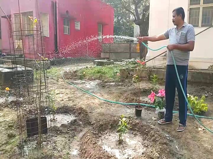 Mayiladuthurai: Sirkazhi Police Inspector who is converting the bushy areas into a park புதர் மண்டிய பகுதிகளை பூங்காவனமாக மாற்றி வரும் காவல் ஆய்வாளர்