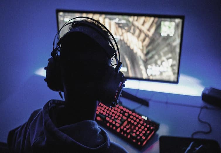 Viral news 19 year old boy son of farmer is earning lakhs of rupees per month by online gaming Trending New: આ કિશોર  ઓનલાઇન ગેમથી કમાયો કરોડો રૂપિયા, 19 વર્ષની નાની ઉંમરે કરી અધધ કમાણી