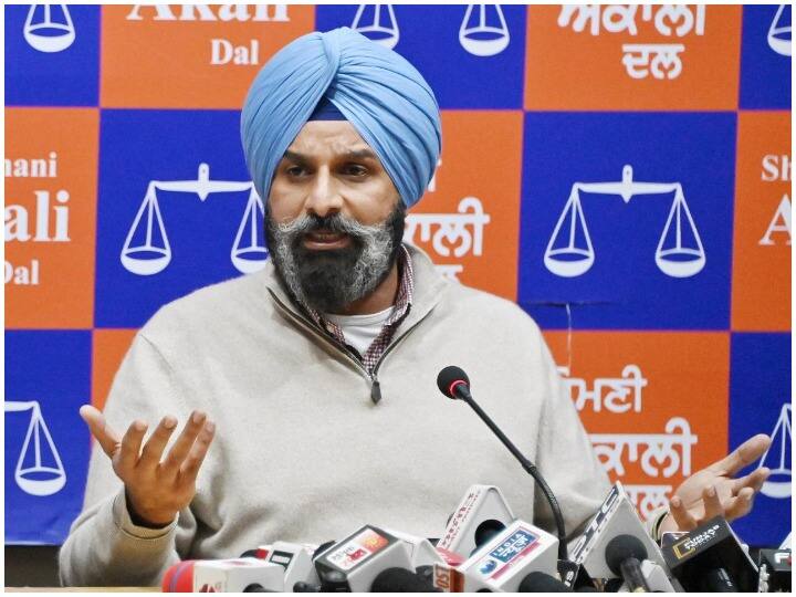 Punjab Assembly Elections 2022: Akali Dal  says Combination Of Charanjit Channi Honey And Money Punjab Assembly Elections 2022: ਅਕਾਲੀ ਦਲ ਨੇ ਮੁੱਖ ਮੰਤਰੀ 'ਤੇ ਸੁੱਟਿਆ 'ਵੀਡੀਓ ਬੰਬ', ਕਿਹਾ- ਚਰਨਜੀਤ ਚੰਨੀ ਹਨੀ ਤੇ ਮਨੀ ਦਾ ਕੰਬੀਨੇਸ਼ਨ