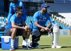 IND vs SA: પ્રથમ ટેસ્ટ પહેલા ટીમ ઈન્ડિયાએ નેટ્સમાં પાડ્યો પરસેવો, દ્રવિડે આપી ખેલાડીઓને ટિપ્સ