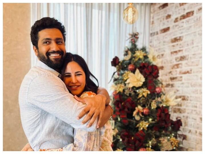 Vicky Kaushal Katrina Kaif celebrated their first Christmas after marriage बाहों में बाहें डाले कुछ ऐसे मनाया Vicky Kaushal और Katrina Kaif ने शादी के बाद अपना पहला क्रिसमस