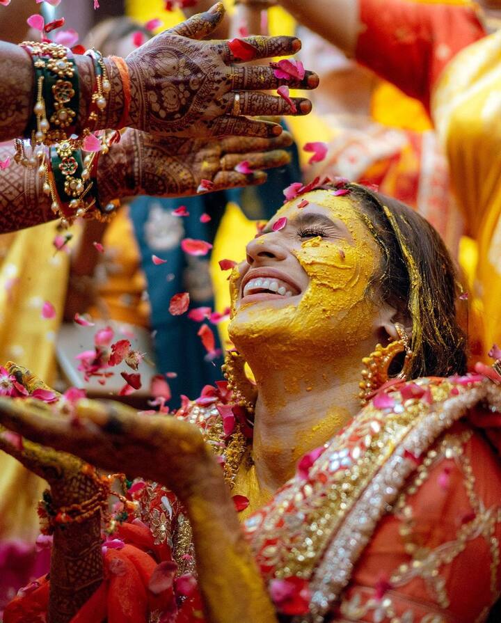 अंकिता आणि विकी या फोटोमध्ये खूप खुश दिसत आहेत. (photo credit : lokhandeankita/ig)