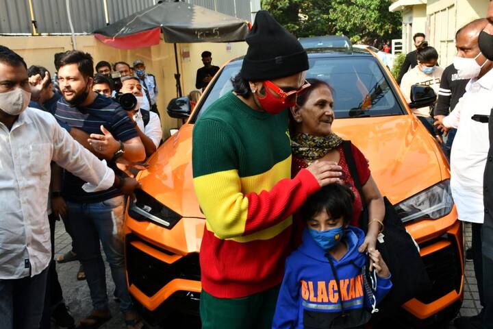 Actor Ranveer Singh is garnering all the appreciation for his stellar performance in the much-awaited sports drama ‘83’ that released on Friday, December 24.