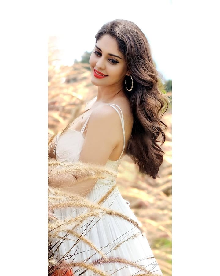 సురభి ఫొటోస్ (Image Credit:Surbhi Puranik/Instagram)