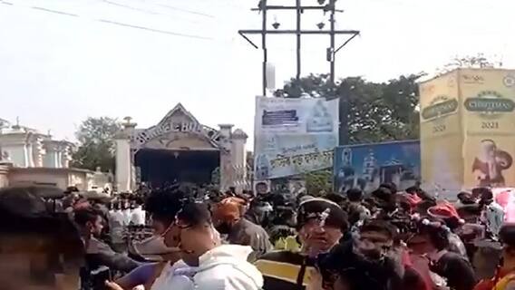 Christmas 2021: সেজে উঠেছে ব্যান্ডেল চার্চ, বড়দিনের ভিড়ে প্রার্থনার সুর। Bangla News