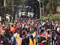 IN PICS | Christmas 2021 Celebrations Take Place Amid Omicron Threat, COVID Norms Neglected In Various Places