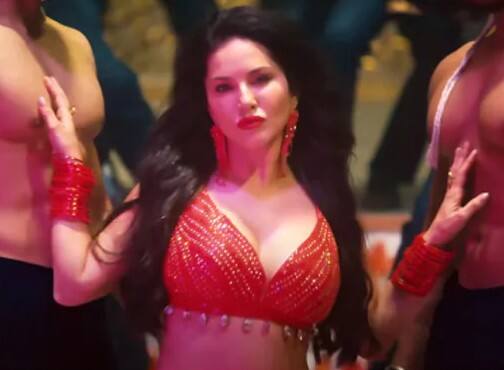 Sunny Leone Controversy:  Priests Protest Against Sunny Leone's Dance On Madhuban Mein Radhika Sunny Leone Controversy: मथुरा में सनी लियोनी के वीडियो एल्बम पर बवाल, साधु संतों ने कहा- ‘अश्लील डांस’ पर लगे रोक