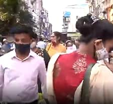 Crowded public places, mask-less people and flouting COVID norms: Report from Mumbai