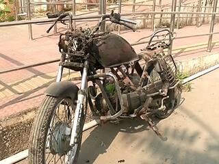 नागपुरात चोरट्यांचा कहर, थंडीपासून बचावासाठी दुचाकीच पेटवली