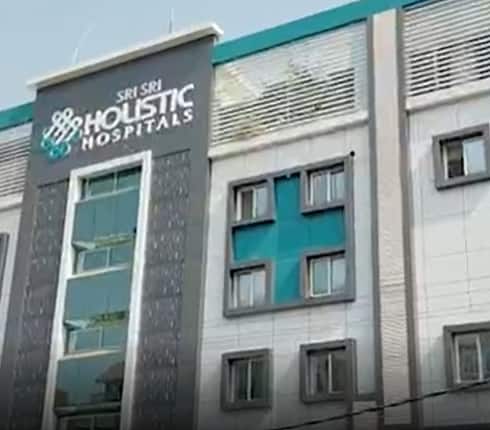 టీఆర్ ఎస్ నేత ఫ్లెక్సీలు ఎక్కించే క్రమంలో విద్యుత్ షాక్