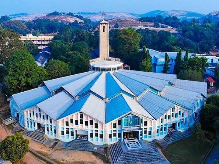 Christmas Day Special: छत्तीसगढ़ के जशपुर में है एशिया का दूसरा सबसे बड़ा चर्च, एक साथ बैठ सकते हैं 10 हजार श्रद्धालु Merry Christmas: Asia's second largest church is in Chhattisgarh Jashpur, 10 thousands devotees can sit together, know importance of 7 points ann Christmas Day Special: छत्तीसगढ़ के जशपुर में है एशिया का दूसरा सबसे बड़ा चर्च, एक साथ बैठ सकते हैं 10 हजार श्रद्धालु