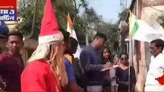 TMC: বড়দিনে বরানগর ও শান্তিপুরে সান্তা সেজে মানুষের কাছে গেলেন তৃণমূল ও TMCP-র নেতা-কর্মীরা। Bangla News