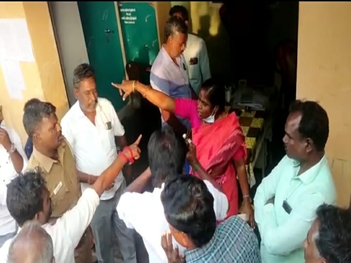 கோயில் கடைகள் ஏலத்தில் அரசியல் தலையீடு: அழுது கொண்டே வெளியேறி பெண் அதிகாரி!