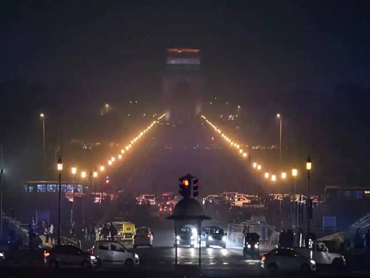 Delhi Night Curfew: ओमिक्रोन के खतरे के बीच दिल्ली में केजरीवाल सरकार ने लगाया नाइट कर्फ्यू