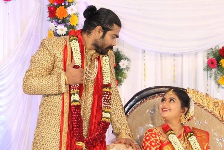 ఇప్పుడు ఈ సింగర్ వివాహ జీవితంలోకి అడుగుపెట్టబోతున్నాడు. (Photo Courtesy: Instagram)