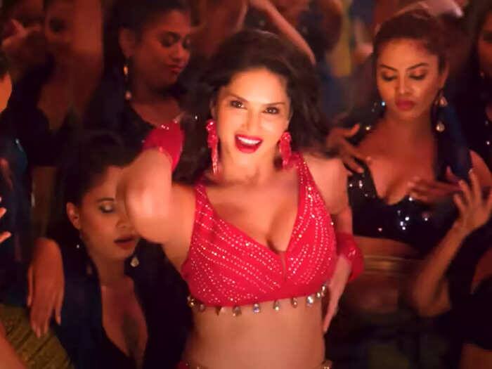 Sunny Leone Controversy:  Priests Protest Against Sunny Leone's Dance On Madhuban Mein Radhika Sunny Leone Controversy: सनी लिओनीच्या गाण्यावरुन वाद, साधूसंत म्हणाले, 'अश्लील डान्स'