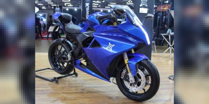 Hero MotoCorp ਦਾ ਇਲੈਕਟ੍ਰਿਕ ਸਕੂਟਰ Vida ਸਾਲ 2022 ਵਿਚ ਲਾਂਚ ਹੋਣ ਲਈ ਤਿਆਰ ਹੈ। ਇਸ ਇਲੈਕਟ੍ਰਿਕ ਸਕੂਟਰ ਨੂੰ ਅਗਸਤ 2021 ਵਿਚ ਛੇੜਿਆ ਗਿਆ ਸੀ। ਹਾਲਾਂਕਿ ਇਸ ਇਲੈਕਟ੍ਰਿਕ ਸਕੂਟਰ ਦੀ ਹੋਰ ਜਾਣਕਾਰੀ ਅਜੇ ਸਾਹਮਣੇ ਨਹੀਂ ਆਈ ਹੈ ਪਰ ਅੰਦਾਜ਼ਾ ਲਗਾਇਆ ਜਾ ਰਿਹਾ ਹੈ ਕਿ ਇਸ ਨੂੰ ਮਾਰਚ ਦੇ ਆਸਪਾਸ ਲਾਂਚ ਕੀਤਾ ਜਾ ਸਕਦਾ ਹੈ।