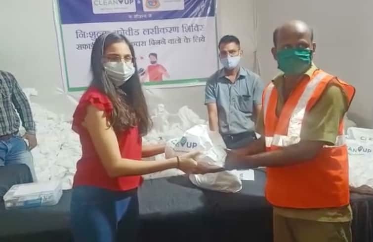 Mumbai: Sanitation Workers Avail Free Ration Kits For Getting Vaccinated In Dharavi Mumbai: 'Christmas Gift' For Sanitation Workers In Dharavi — Special Vaccination Camp And Free Ration Kits