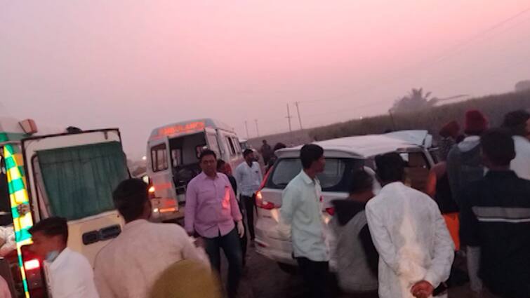 Solapur Accident  Three killed and five People are injured Solapur Accident : सोलापूर- मंगळवेढ्यात भीषण अपघात, तीन जणांचा मृत्यू