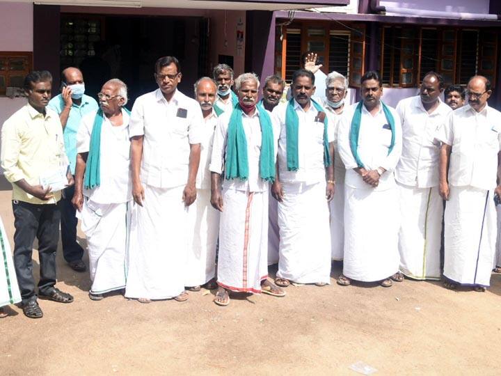 Thanjavur: Farmers walk out in protest against online paddy procurement system ஆன்லைன் முறையில் நெல் கொள்முதல் முறைக்கு எதிர்ப்பு தெரிவித்து விவசாயிகள் வெளிநடப்பு