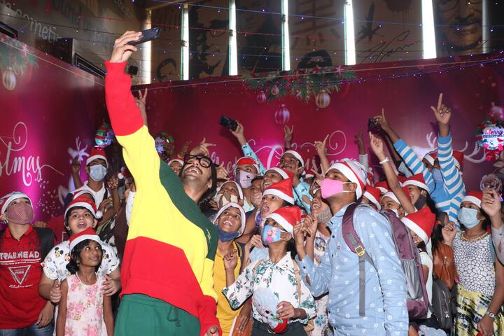 The actor even clicked a selfie with the joyous kids. Ranveer Singh took six months to perfect cricketer Kapil Dev’s famous catch.